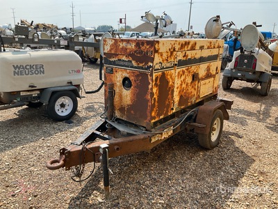 Whisperwatt DCA-25SSIU2 25 kW 発電機セット (250-749 kw/310-950 kva)