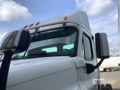 2013 Freightliner Cascadia 6x4 T/A Day Cab Truck Tractor