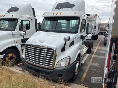 2014 Freightliner Cascadia 113 4x2 2-Achs Sattelzugmaschine (Inoperable)