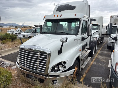 2015 Freightliner Cascadia 125 6x4 T/A Day Cab Truck Tractor