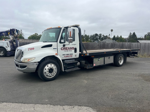 2011 International 4300 4x2 Rollback Truck