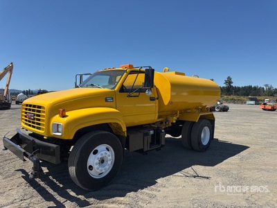 1998 GMC 7500 2000 gal 4x2 Water Truck