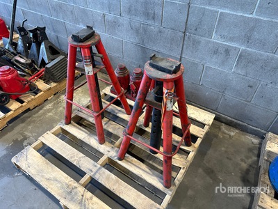 Quantity of (2) 50 Ton Hydraulic Jacks