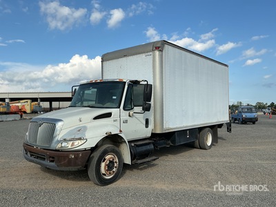2004 International 4300 4x2 Autocarro furgonato