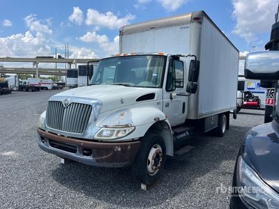 2004 International 4300 4x2 Van Truck