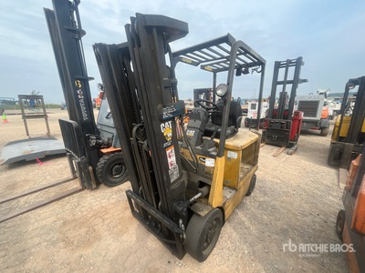 Cat 2EC25 3970 lb Electric Forklift (Inoperable)