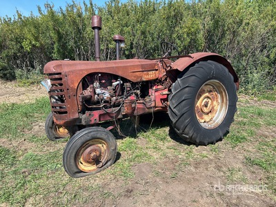 Massey-Harris 44 2WD Wide Front Tracteur de collection
