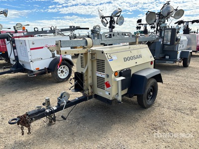 2012 Doosan LS-60HZ-T4F 6 kW を見 Light Tower
