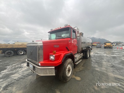 1996 Volvo ACL 6x4 Water Truck