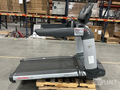 Life Fitness 95T FlexDeck Treadmill