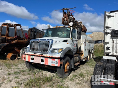 2005 International 7600 6x4 掘削用デリックトラック
