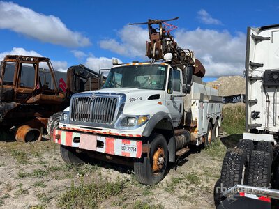 2005 International 7600 6x4 Digger Derrick Truck (Inoperable)