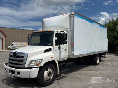 2013 Hino 268 4x2 Camion fourgon