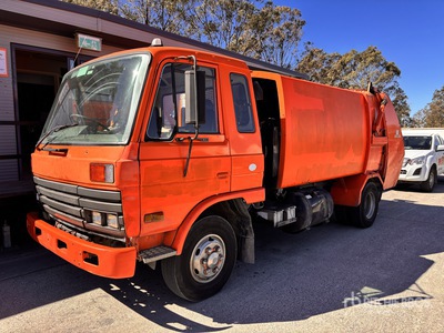 1995 Nissan CMF87 4x2 Waste Collection Truck