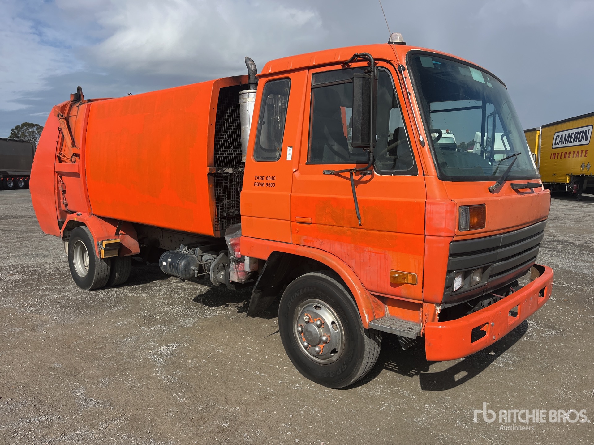 1995 Nissan CMF87 4x2 Waste Collection Truck