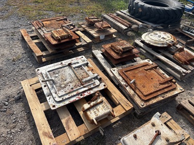 Quantity of (10) Cast Iron Doors Divers - Magasin, entrepôt, consommateur