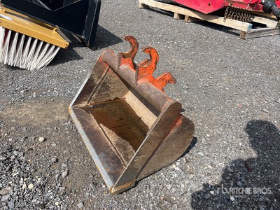 Kubota 23 in Q/C Cleanup Excavator Bucket - Fits Kubota KX018-4