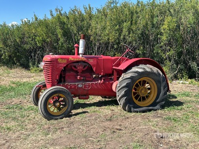 Massey-Harris Pacemaker 2WD Wide Front Tractor histórico