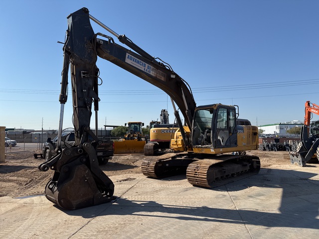 2017 John Deere 210G