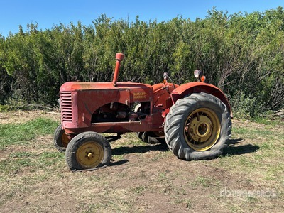 Massey-Harris 2WD Wide Front Tracteur de collection