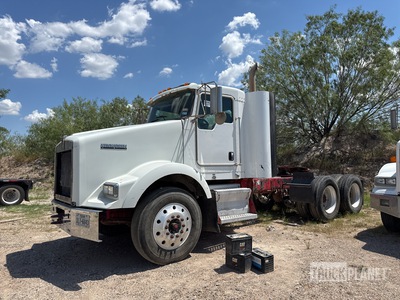2015 Kenworth T800 6x4 3-Achs Sattelzugmaschine (Inoperable)
