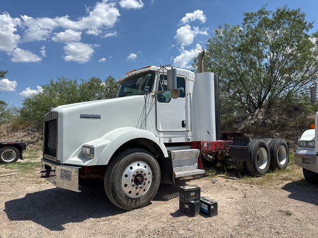 2015 Kenworth T800 6x4 T/A Day Cab Truck Tractor (Inoperable)