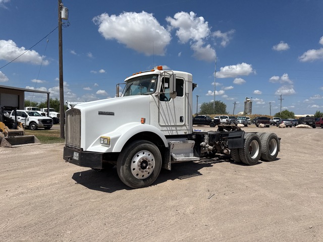 2010 Kenworth T800 6x4 T/A Day Cab Truck Tractor