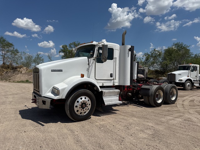 2015 Kenworth T800 6x4 T/A Day Cab Truck Tractor