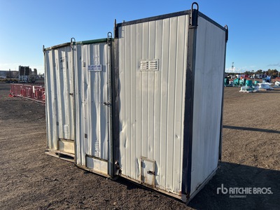 Quantity of (3) Toilettes portatives
