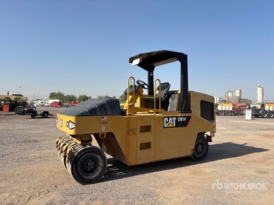 2013 Cat CW-14 9 Wheel Pneumatic Roller