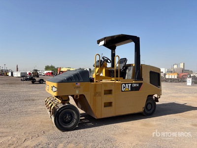 2013 Cat CW-14 9 Wheel Pneumatic Roller