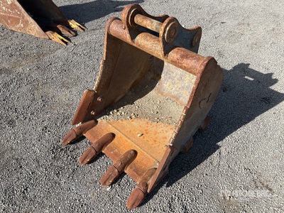 SBA 700 mm Q/C Digging Excavator Bucket - Fits 7 - 10 ton