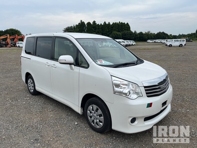 2013 Toyota NOAH Minivan Minivan