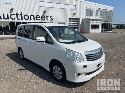2014 Toyota NOAH Minivan Minivan
