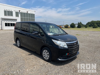 2014 Toyota NOAH Minivan