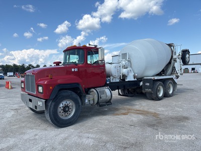 2000 Mack RD690 6x4 **REBUILT TITLE** Mixer Truck