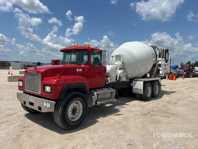 2001 Mack RD690S 6x4 Mixer Truck