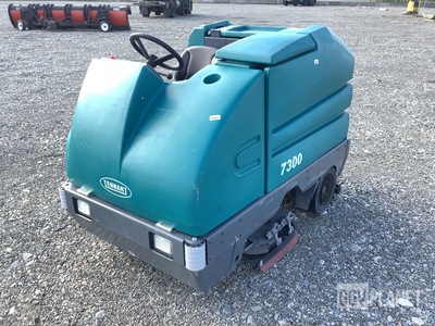 Tennant 7300 Floor Scrubber