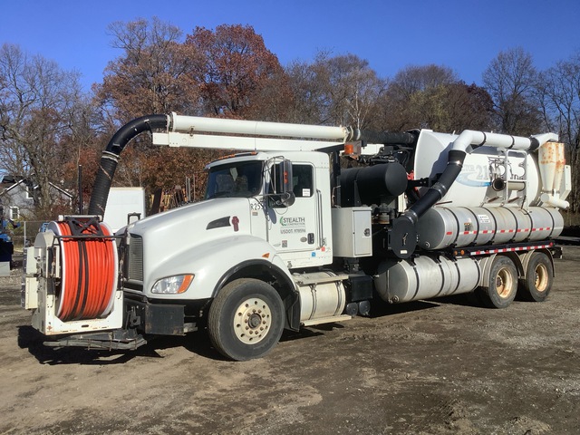 Vactor 2100 Plus on 2012 Kenworth T400 6x4 Vacuum Excavator Truck
