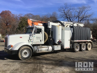 Mud Dog 1600 on 2015 Peterbilt 367 8x6 Camion-citerne à vide