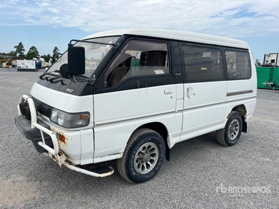 1992 Mitsubishi Delica 4WD Automobile