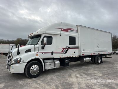 2019 Freightliner Cascadia 113 4x2 Sleeper Van Truck