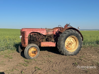 Massey-Harris 55 2WD Wide Front Tracteur de collection