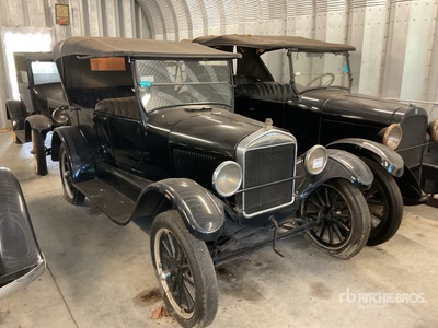 1926 Ford Model T 4-Door Touring 自動車