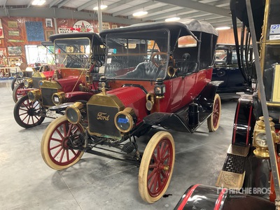 1914 Ford Model T 4-door Touring 自動車