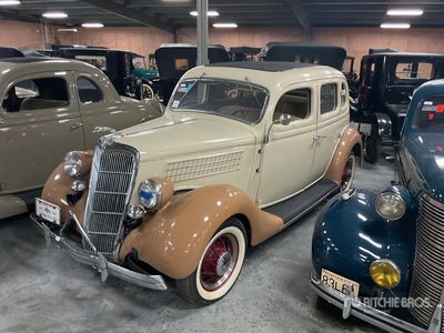 1935 Ford 48 Deluxe 4-door Sedan Classic Car