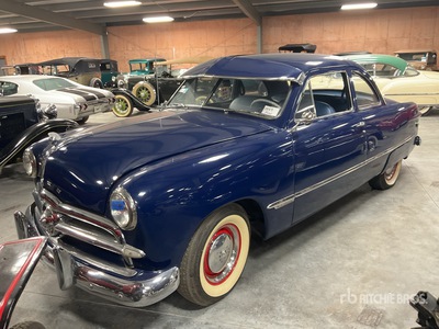 1949 Ford Custom V-8 2-Door 自動車