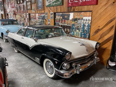 1955 Ford Fairlane Voiture ancienne