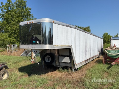 1996 Feather Lite 4940 40 ft Tri/A Gooseneck Remolque Cerrado