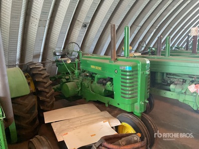 1949 John Deere G جرار تاريخي